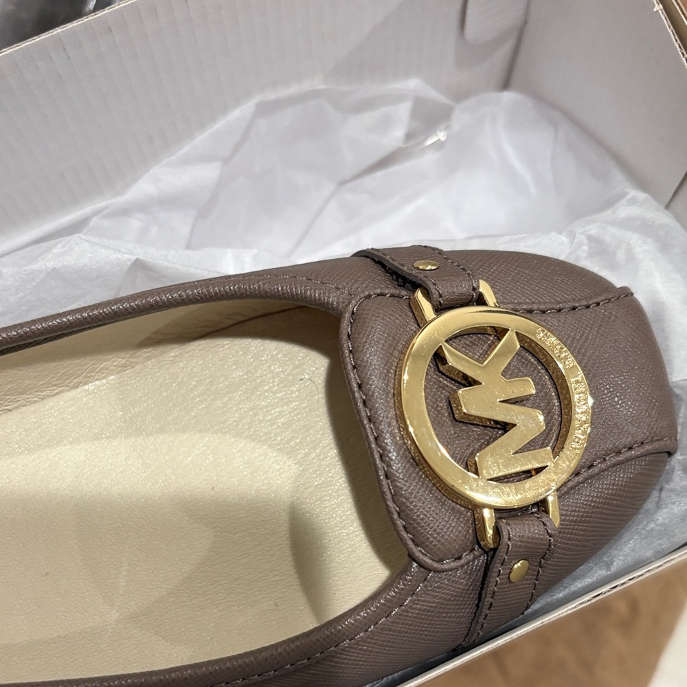 MICHAEL Michael Kors Cinder color flats with Gold Logo